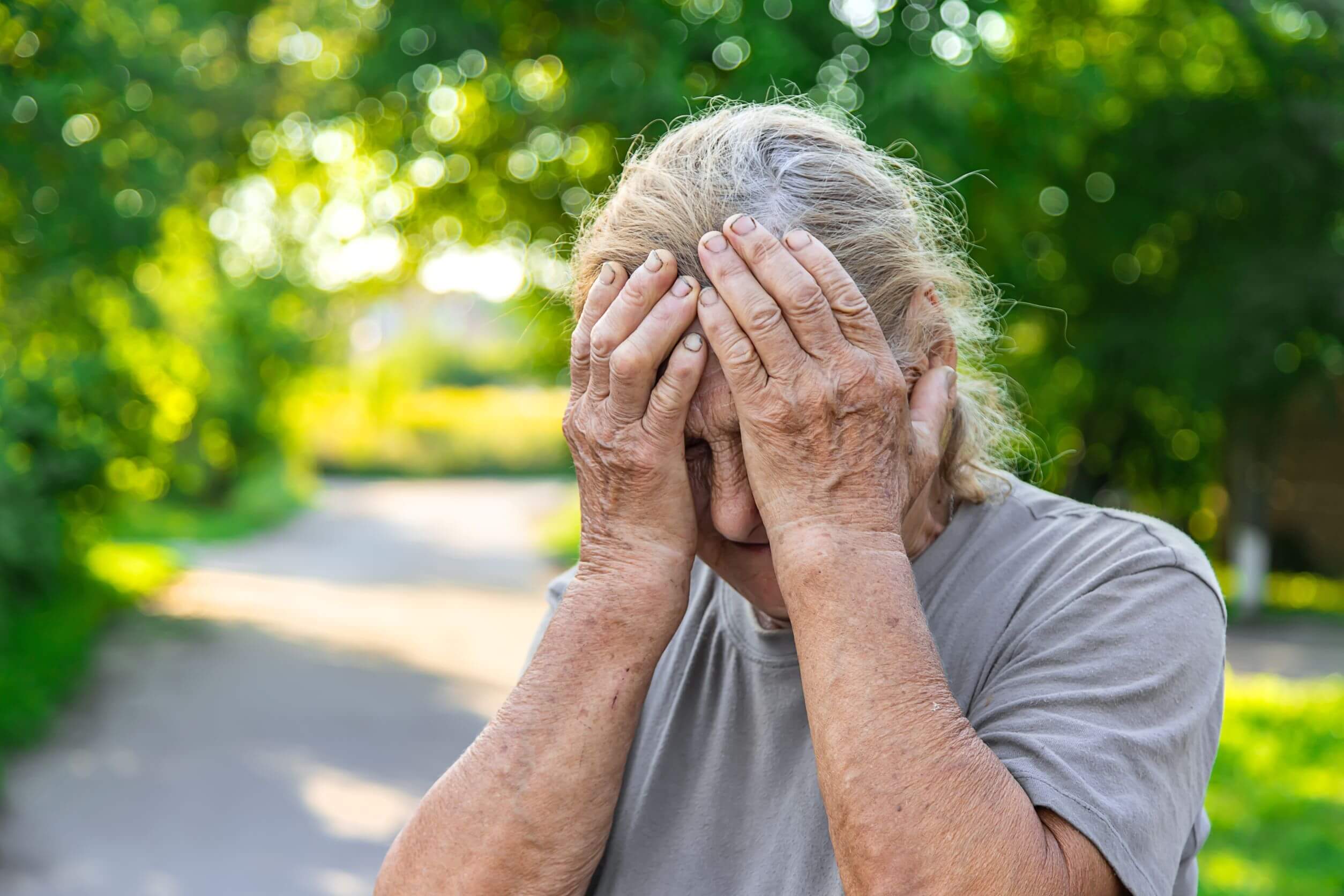 corona-4918829_1920 (1) Older woman showing signs of discomfort illustrating pain in dementia
